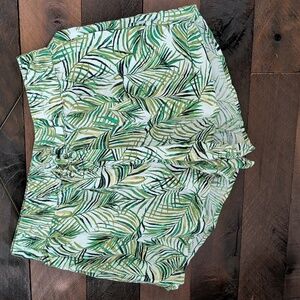 Swimsuits For All Green Leaf Print Women's Shorts